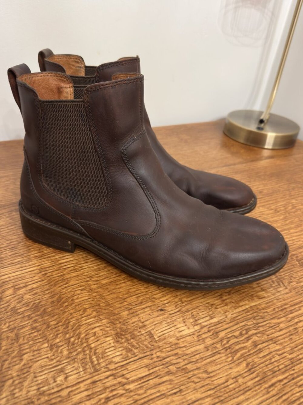 BORN MEN'S SIZE 9.5 LEATHER BOOTS